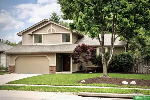 16010 Rolling Ridge Rd, Omaha, NE 68135