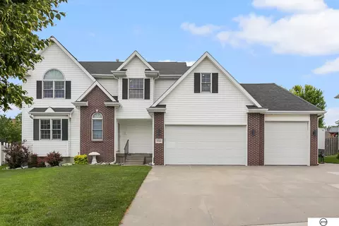 9360 Benziger Dr, Lincoln, NE 68526