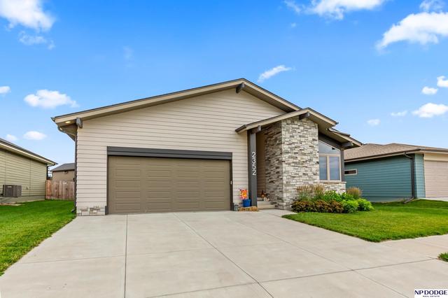 2352 Landing Ln, Blair, NE 68008