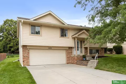 11212 Z St, Omaha, NE 68137