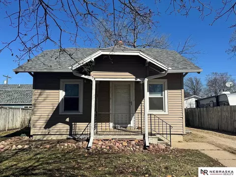 4438 Greenwood St, Lincoln, NE 68504