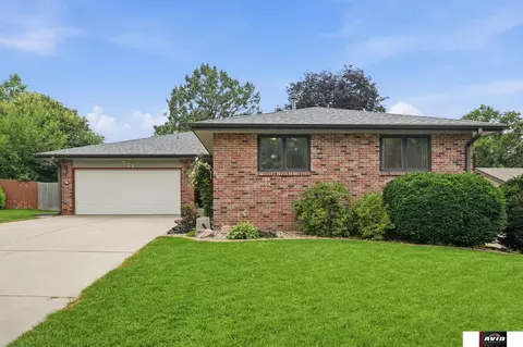 521 Danville Dr, Lincoln, NE 68510