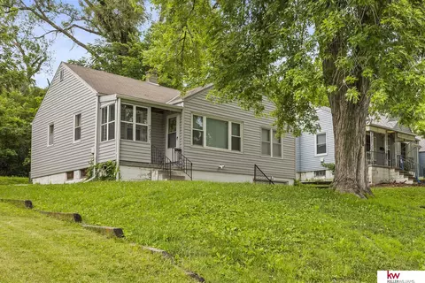 7027 N 33rd St, Omaha, NE 68112