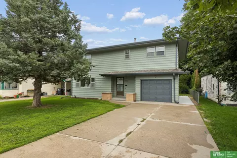 1911 S 48 Ave, Omaha, NE 68106