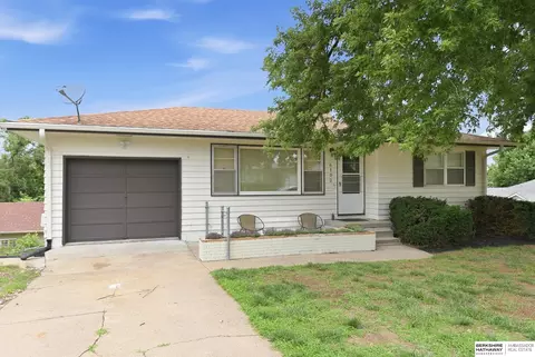 6102 Bancroft St, Omaha, NE 68106