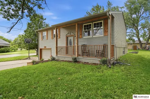 Exterior - 1700 Monroe St, Beatrice, NE 68310 photo 3 of 9