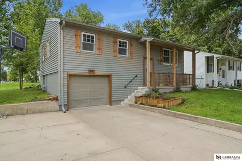 Exterior - 1700 Monroe St, Beatrice, NE 68310 photo 2 of 9