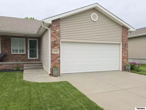 7433 S 16th St, Lincoln, NE 68512