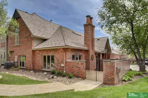 8914 Douglas Ct, Omaha, NE 68114