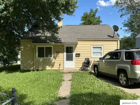 2015 N 37th St, Omaha, NE 68111