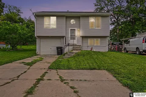 5817 S 51 St, Omaha, NE 68117