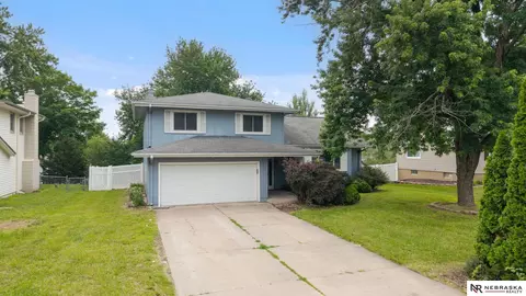 1125 Laport Dr, Papillion, NE 68046