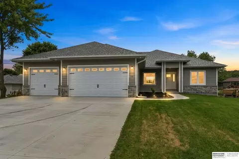 17214 Chalet Dr, Bellevue, NE 68123
