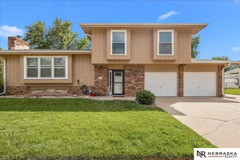 10459 W St, Omaha, NE 68127