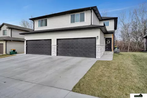 6204 Franciscan Dr, Lincoln, NE 68526
