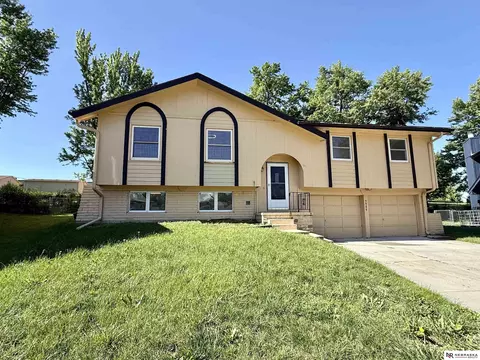 5906 N 110th Cir, Omaha, NE 68164