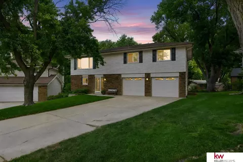 15010 Douglas Cir, Omaha, NE 68154