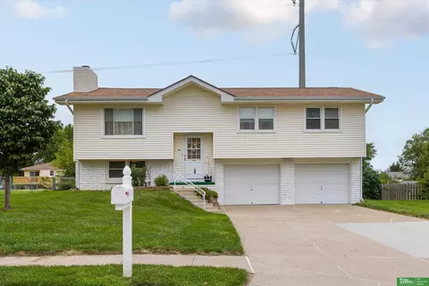 1012 Denver St, Bellevue, NE 68005