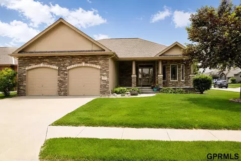 18419 Izard Cir, Elkhorn, NE 68022