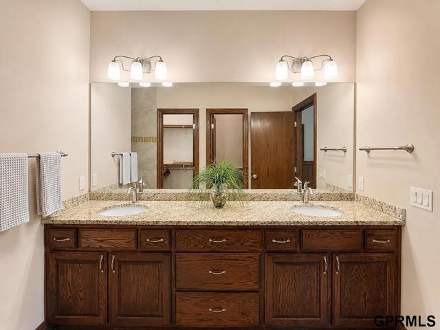 18419 Izard Cir, Elkhorn, NE 68022