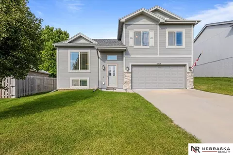 8414 Baker St, Omaha, NE 68122