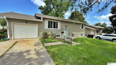 13936 Weir St, Omaha, NE 68137