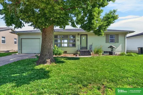 1762 Austin Ln, Fremont, NE 68025