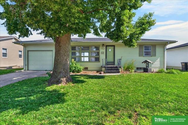 1762 Austin Ln, Fremont, NE 68025