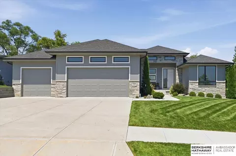 18408 Corby St, Elkhorn, NE 68022