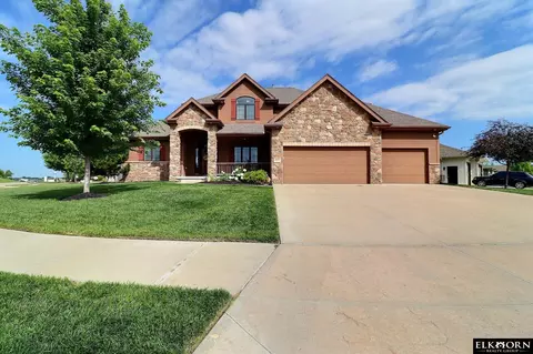 18954 Pratt St, Elkhorn, NE 68022