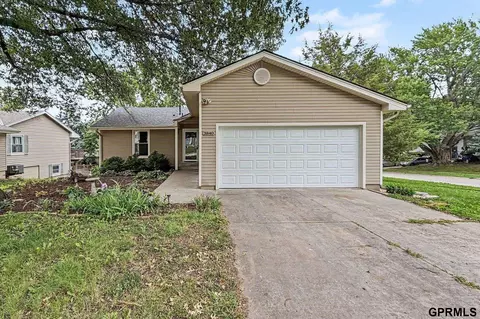 3840 Blackberry Cir, Lincoln, NE 68516