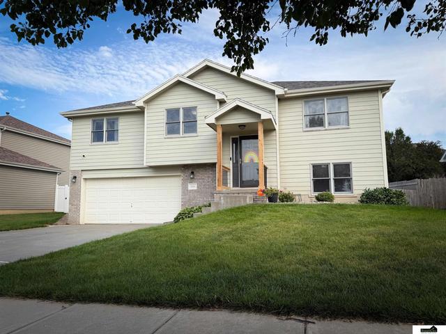 3251 Prairieview Dr, Lincoln, NE 68504
