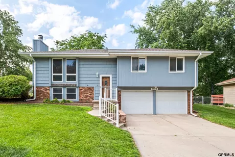 1106 Cimarron St, Papillion, NE 68046