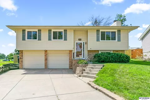 15909 Arbor Cir, Omaha, NE 68130