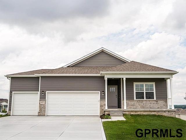 6411 Lawnwood Dr, Papillion, NE 68133