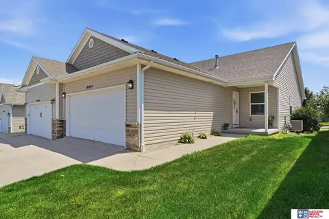 8921 Blacksmith Ct, Lincoln, NE 68507