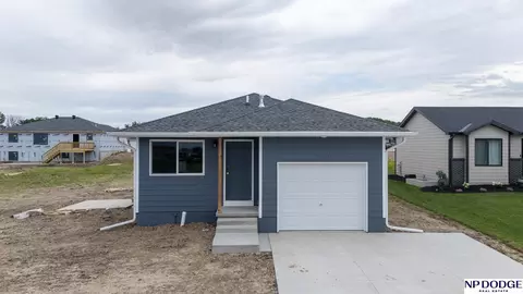7725 Gulls Way, Lincoln, NE 68514