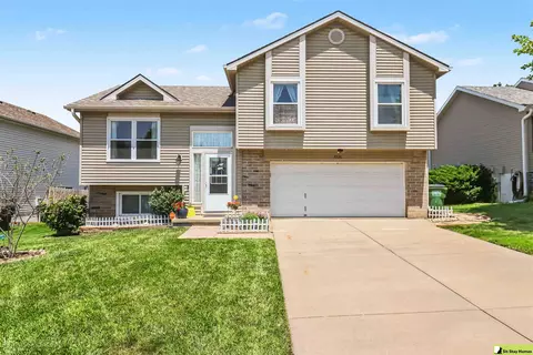 17516 Emiline St, Omaha, NE 68136