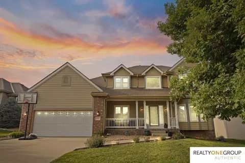 17812 Washington Cir, Omaha, NE 68135