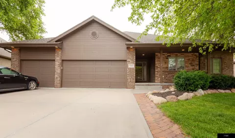 7411 S 101st Ave, La Vista, NE 68128