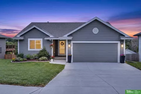 105 Maplewood Cir, Glenwood, IA 51534
