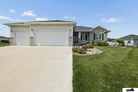 1426 E 9th St, Hickman, NE 68372
