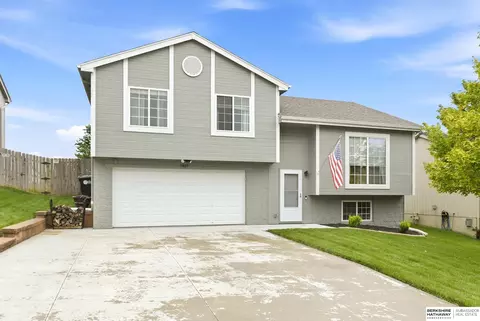 7817 Howell St, Omaha, NE 68122