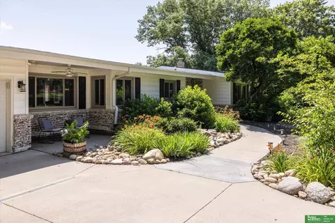 307 S 96th St, Omaha, NE 68114