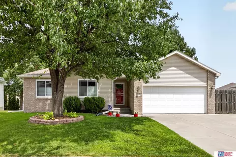 6316 Cascade Dr, Lincoln, NE 68504