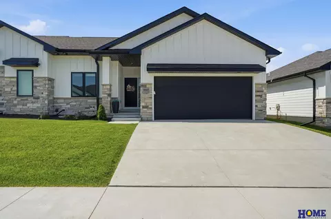 6843 Weigel Bay Bay, Lincoln, NE 68516