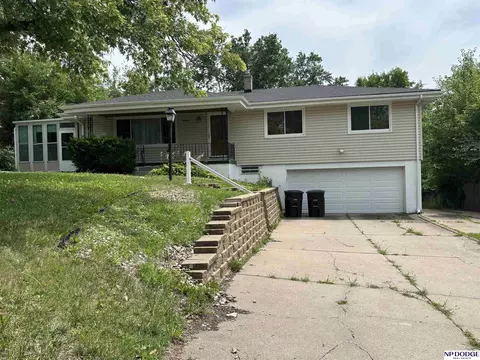 5609 Camden Ave, Omaha, NE 68104