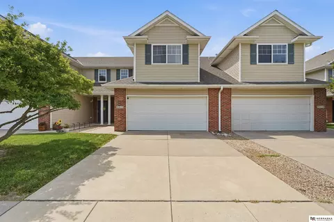 8843 Venice Ln, Lincoln, NE 68526