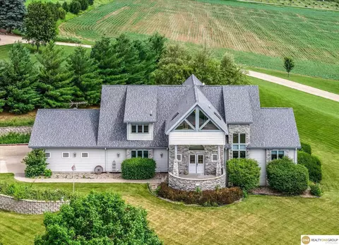 211 Fischer Dr, Woodbine, IA 51579