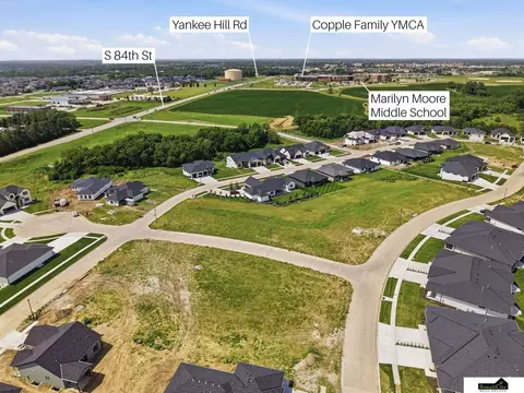 8616 Butterfly Dr, Lincoln, NE 68526